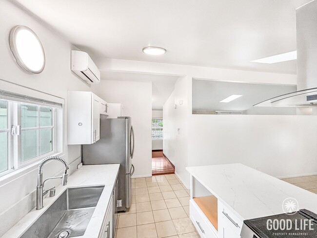Building Photo - Beautiful 3B/2BA W/ Attached Garage and Up...