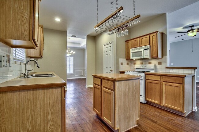 Building Photo - 4424 Maple Shade Ave