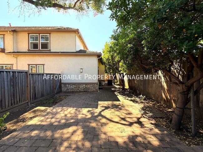 Building Photo - 590 Cottage Park Dr