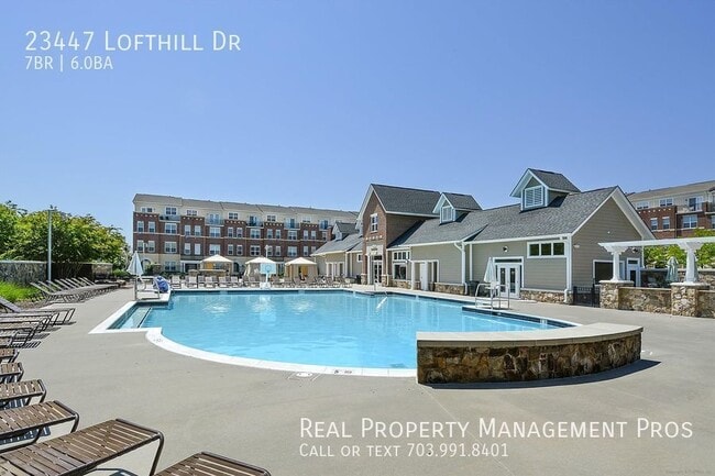 Building Photo - Beautifully Maintained 7 Bedroom 6 Bath Ho...