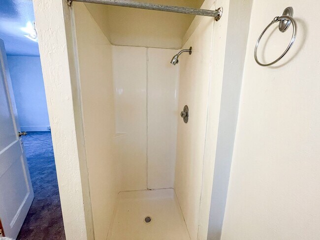 Building Photo - 1324 Summer St