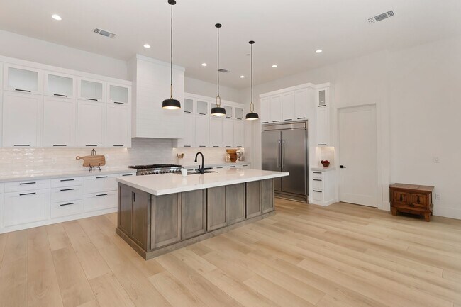 Building Photo - Waterfront 4 bed 4 bath 3,887 sq. ft.