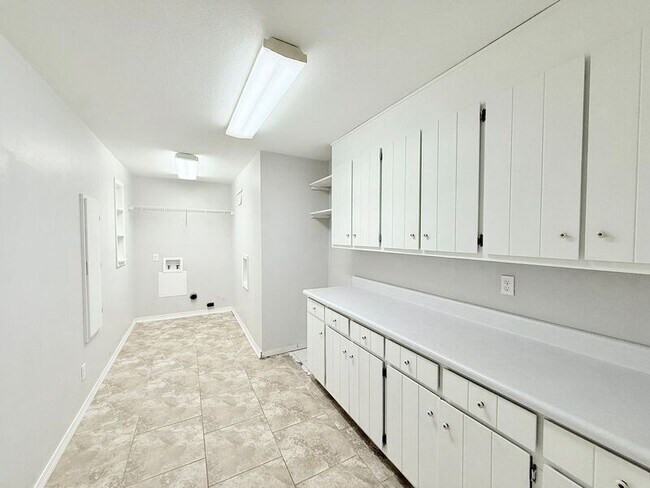 Building Photo - 5136 Hamilton Ln