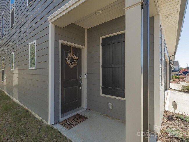 Building Photo - 13124 Rover St