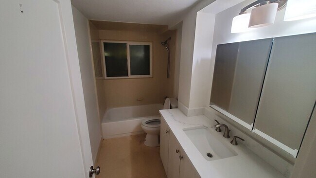 Building Photo - 1576 Plata Way