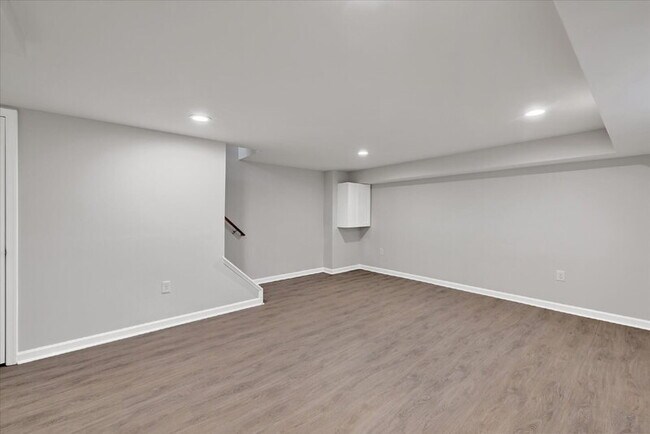 Building Photo - 8611 Ellen Ct