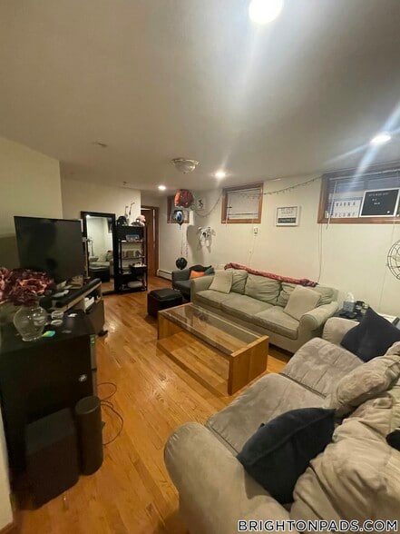 Building Photo - 1422 Commonwealth Ave