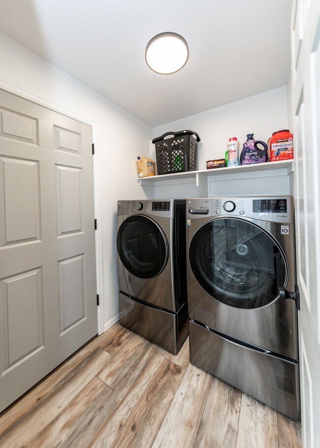 Building Photo - Beautiful 4 Bedroom Home in North Gate D20