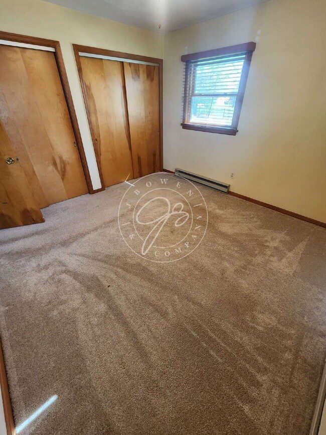 Building Photo - Sylvania Schools! Charming 3-Bedroom Ranch with Attached Garage & First-Floor Laundry