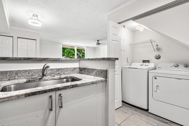 Building Photo - 127 Yacht Club Way