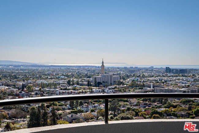 Building Photo - 10560 Wilshire Blvd