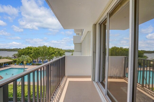 Building Photo - 2121 N Ocean Blvd