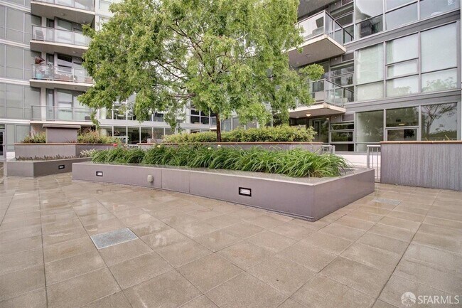 Building Photo - 435 China Basin St