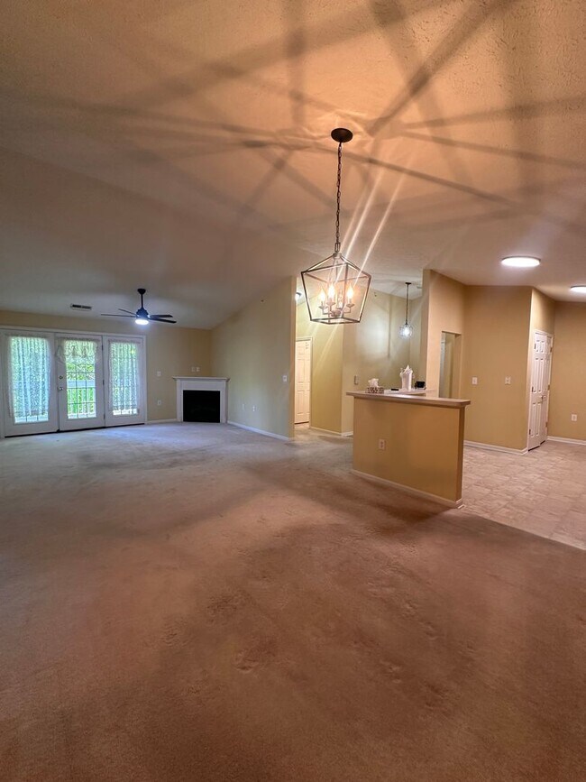Building Photo - Spacious 2BR Condo with Flex Space & Private Balcony in Crestwood’s Madison Park
