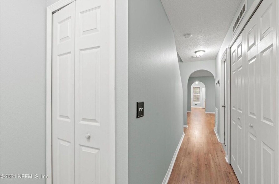Building Photo - 11565 Hickory Oak Dr