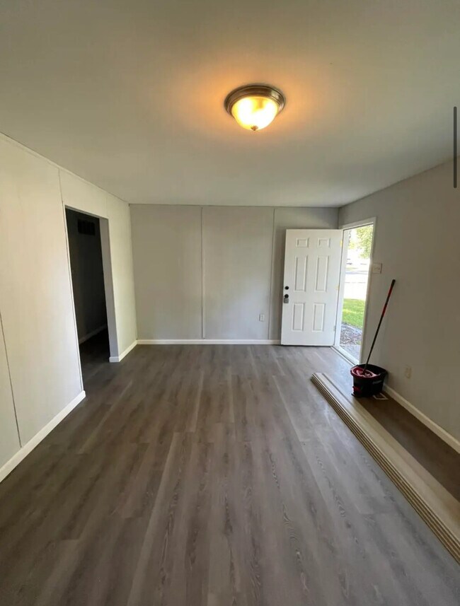 Building Photo - 1403 Richard Dr