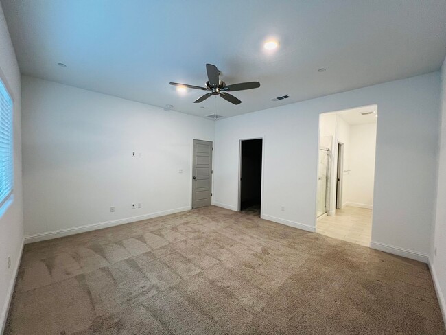 Building Photo - Beautiful Lennar 4-Bedroom Home with Resor...