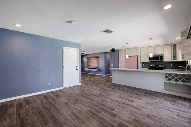 Building Photo - 2701 E Villa Rita Dr