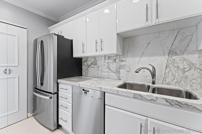 Building Photo - 2275 S Ocean Blvd