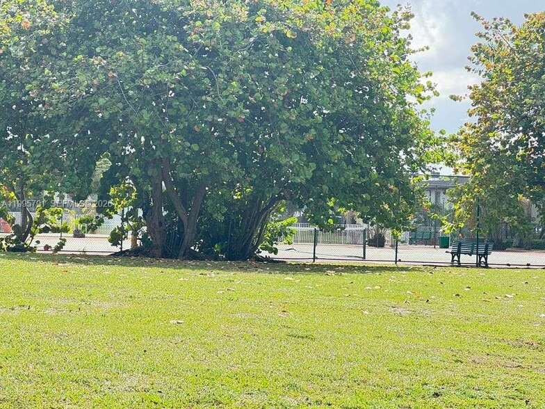 Building Photo - 5201 Geneva Way