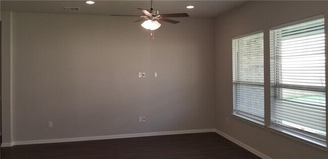 Building Photo - 908 Kingston Pl