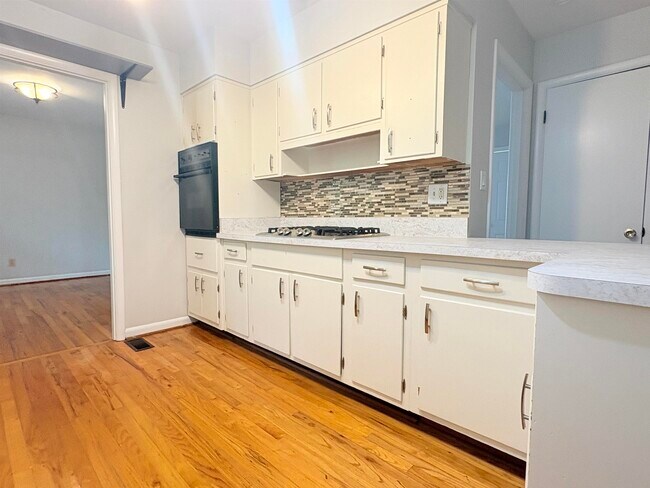 Building Photo - 1504 Sunset Ln