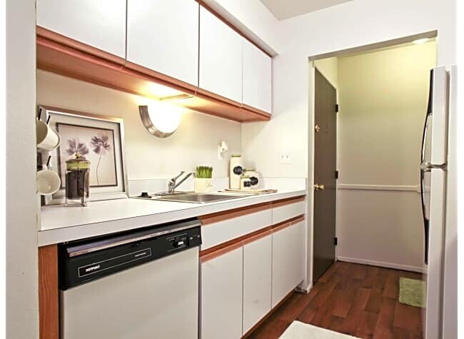 Building Photo - 24550 Sherwood Forest Dr