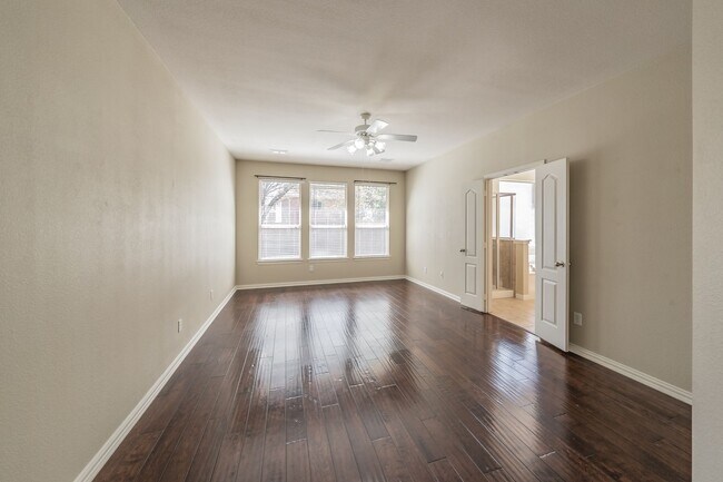 Building Photo - 3504 Oliver Dr