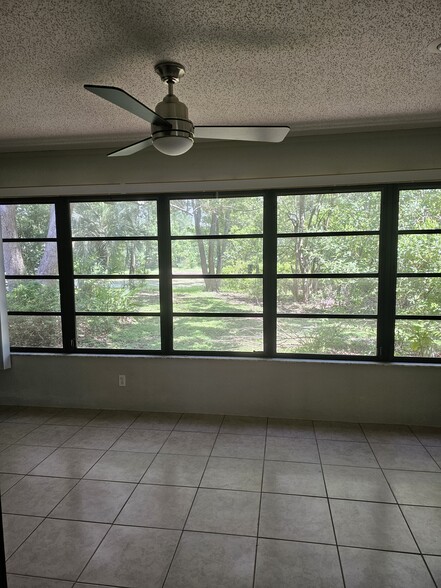 Building Photo - 51 Golfview Ct