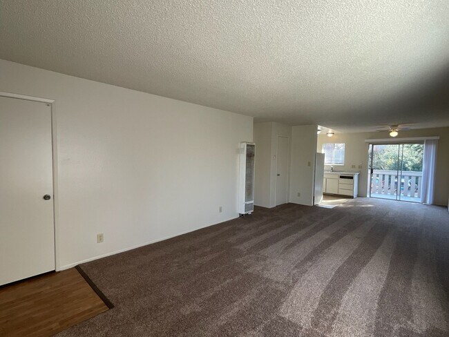 Building Photo - Large Upstairs 2-Bedroom with New Carpet & On-Site Laundry