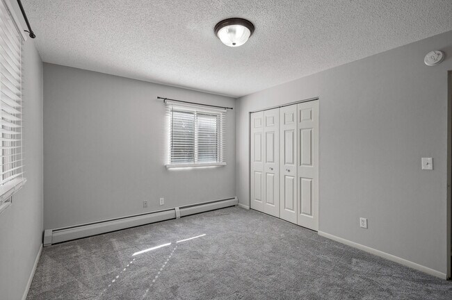 Building Photo - Rosco Apts-2720