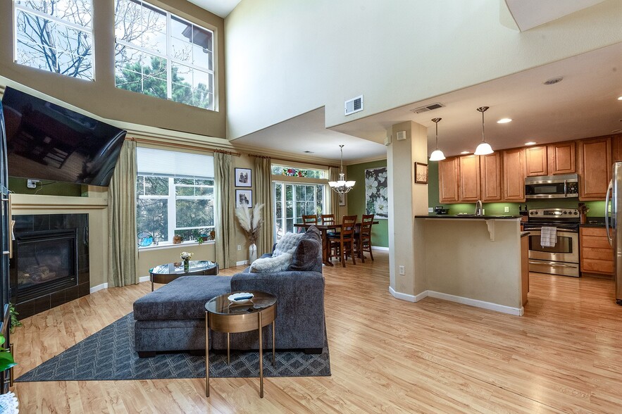 Building Photo - 15201 E Batavia Pl