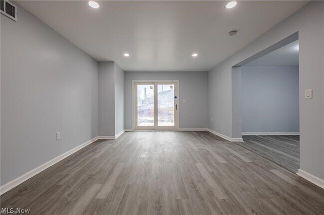 Building Photo - 34469 Roberts Rd