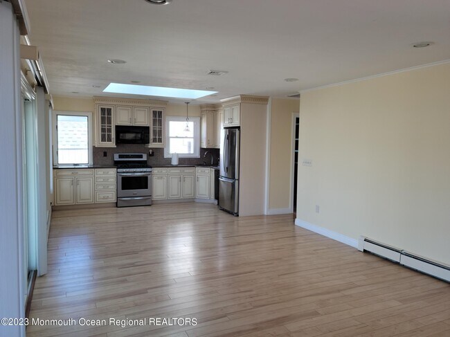 Building Photo - 805 Forepeak Dr