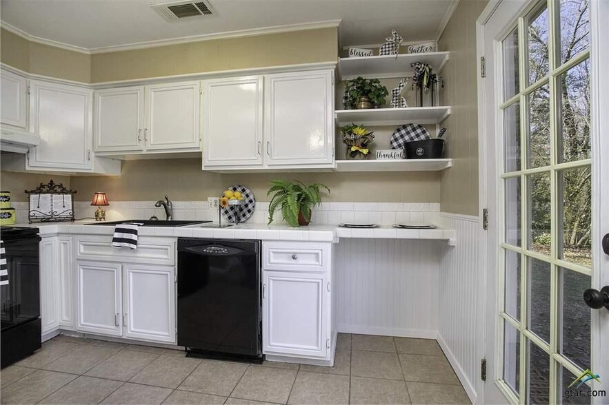 Building Photo - 1511 Milam Dr