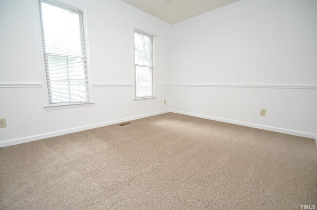 Building Photo - 124 Trafalgar Ln