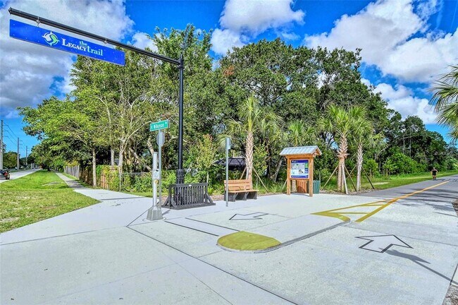 Building Photo - 641 Coral Dr