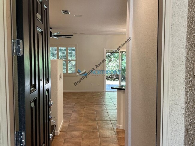 Building Photo - 4BR/3BA w/ Solar + Downstairs Bed/Bath in Whitney Oaks