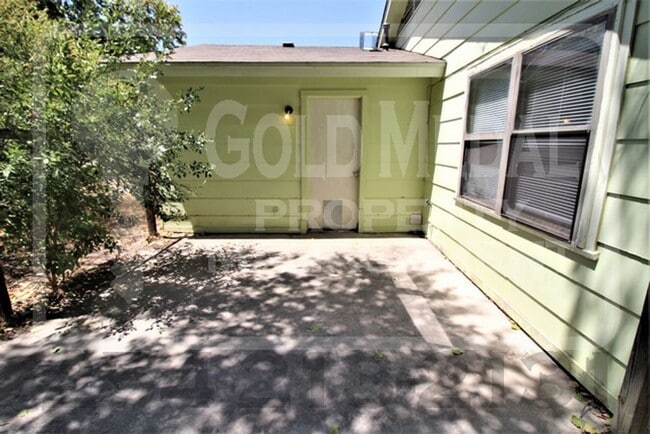 Building Photo - 804 Michelle Dr