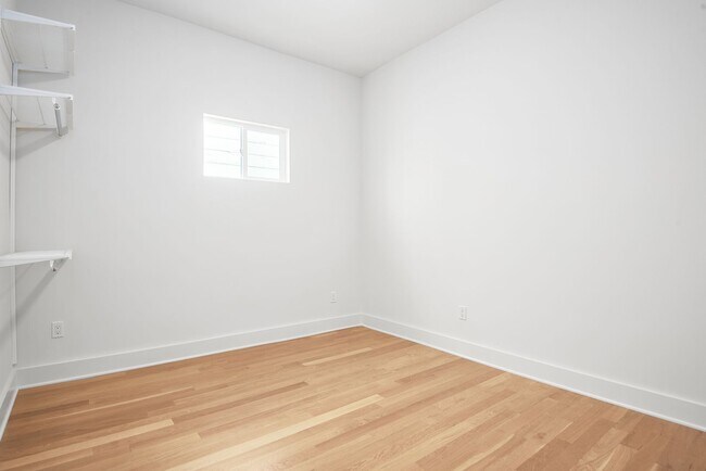 Building Photo - Sleek and modern 2 bed/2 bath in the heart of The Mission -- Walkers dream -- Must See!