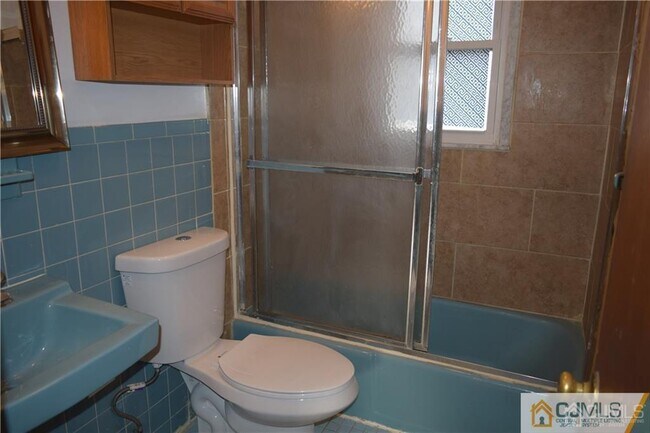 Building Photo - 5098 Scott St