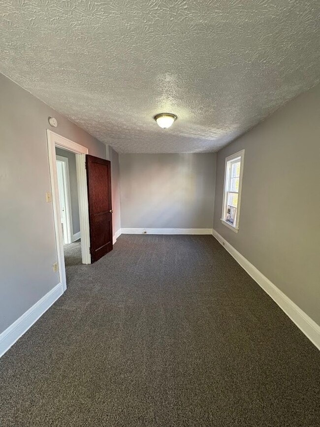 Building Photo - Three bedroom two bathroom home for rent