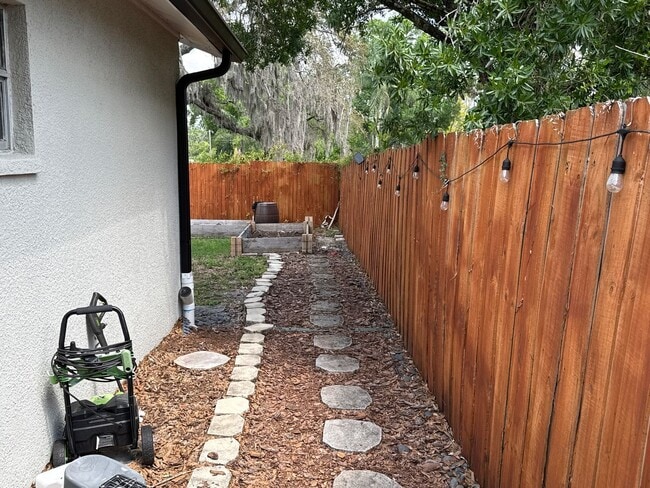 Building Photo - *****Amazing 3-bedroom, 2-bathroom, Carport, Single Family, Bungalow-style Home. Small Dog Friend...