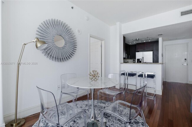 Building Photo - 6515 Collins Ave