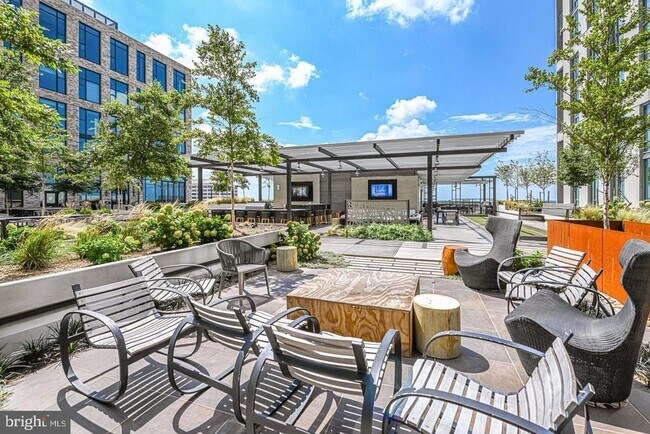 Building Photo - 1650 Silver Hill Dr