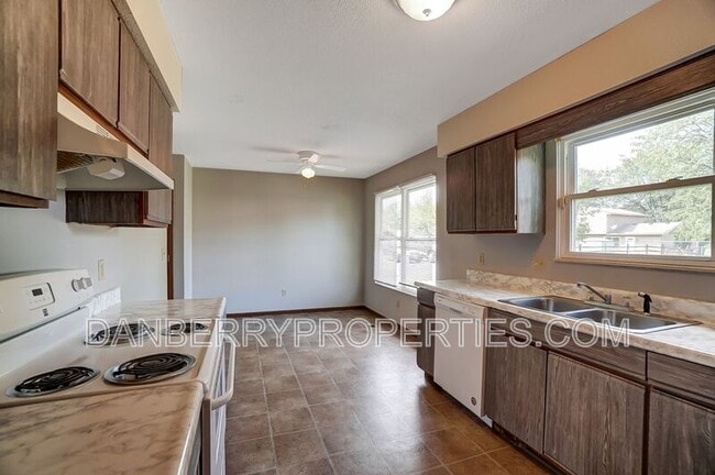 Building Photo - 3540 Willow Run Dr