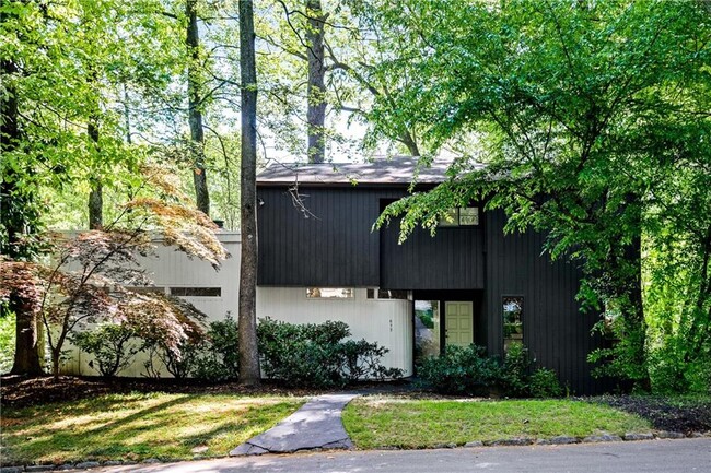 Primary Photo - 675 Mountain Dr NE
