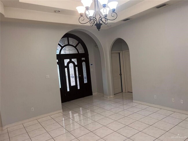 Building Photo - 10 Selena St