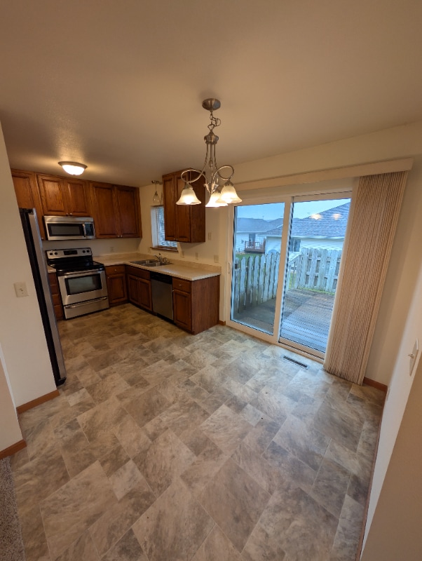 Building Photo - 2316 Damon St