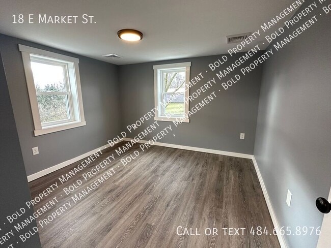 Building Photo - 18 E Market St